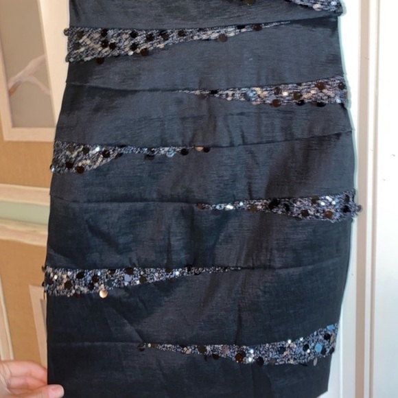 Betsy and Adam one shoulder bow black sequined mini cocktail dress - Picture 7 of 8